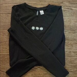 H&M Black Fitted shirt with daisy Design